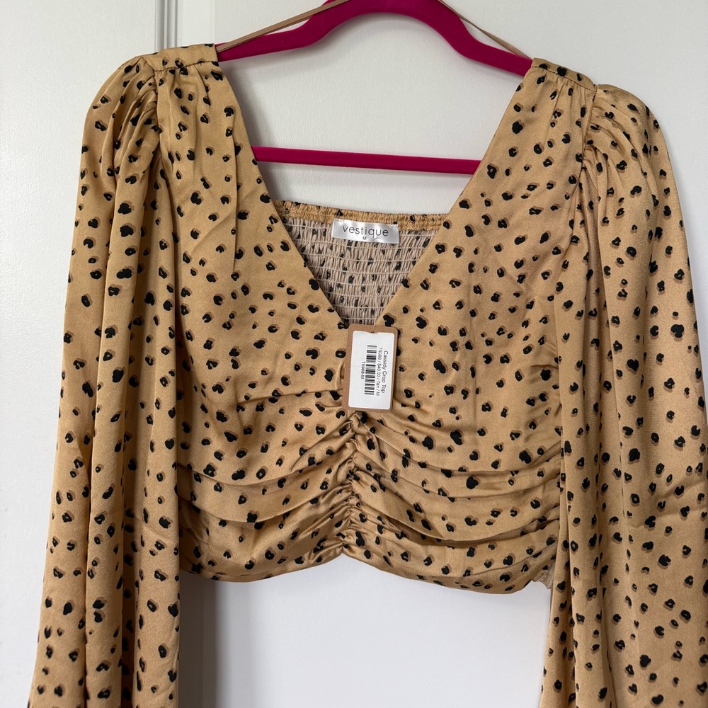 NWT Vestique Tan and Black Ruched Blouse